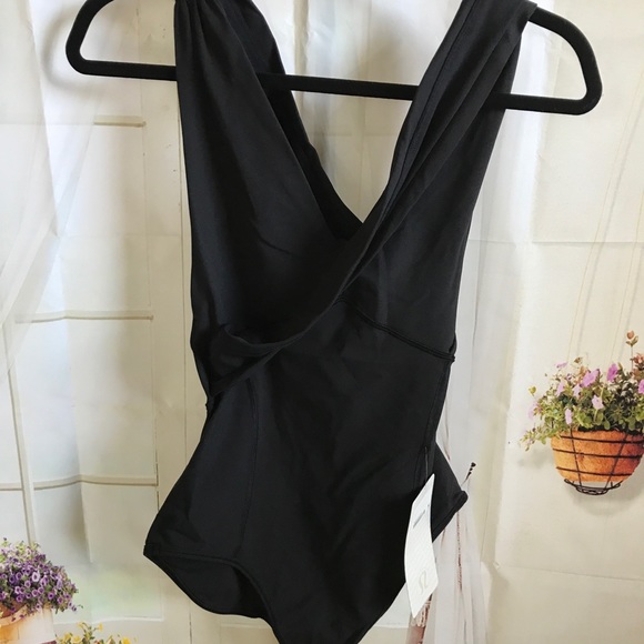 NWT BLACK LULULEMON CITY ONE PIECE - - Size 6 - Picture 4 of 8